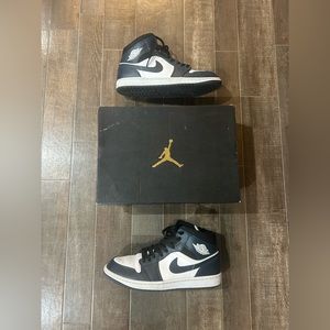 Air Jordan 1 Mid ‘Midnight Navy’ Mens SZ 10.5